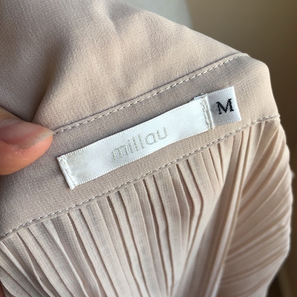 LF Millau Chiffon Pleated Back Asymmetrical Blouse - Picture 4 of 4